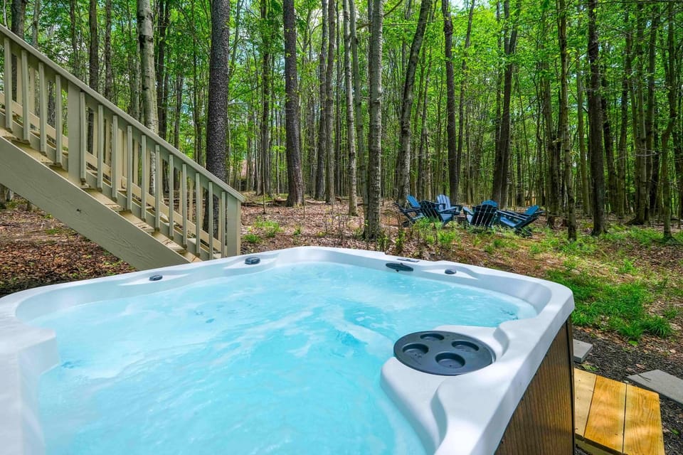 Hot Tub Game Room EV Beach & Lake Bliss! House in Pocono Mountains
