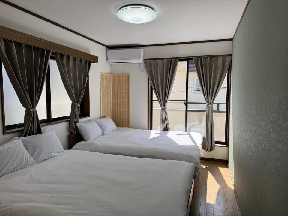 Bedroom, air conditioner