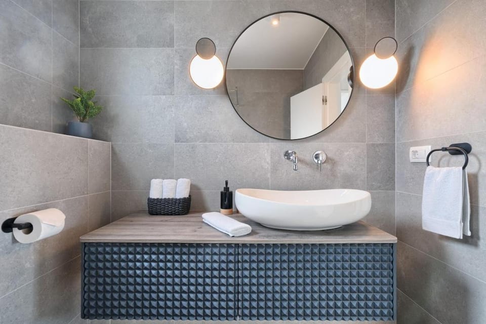 Bathroom, towels