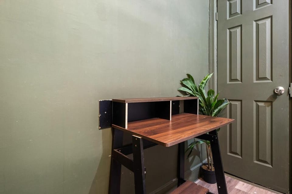 Cozy 2BR in NYC! Lenox Hill!, June to Aug 90 days stay required Apartment in Upper East Side