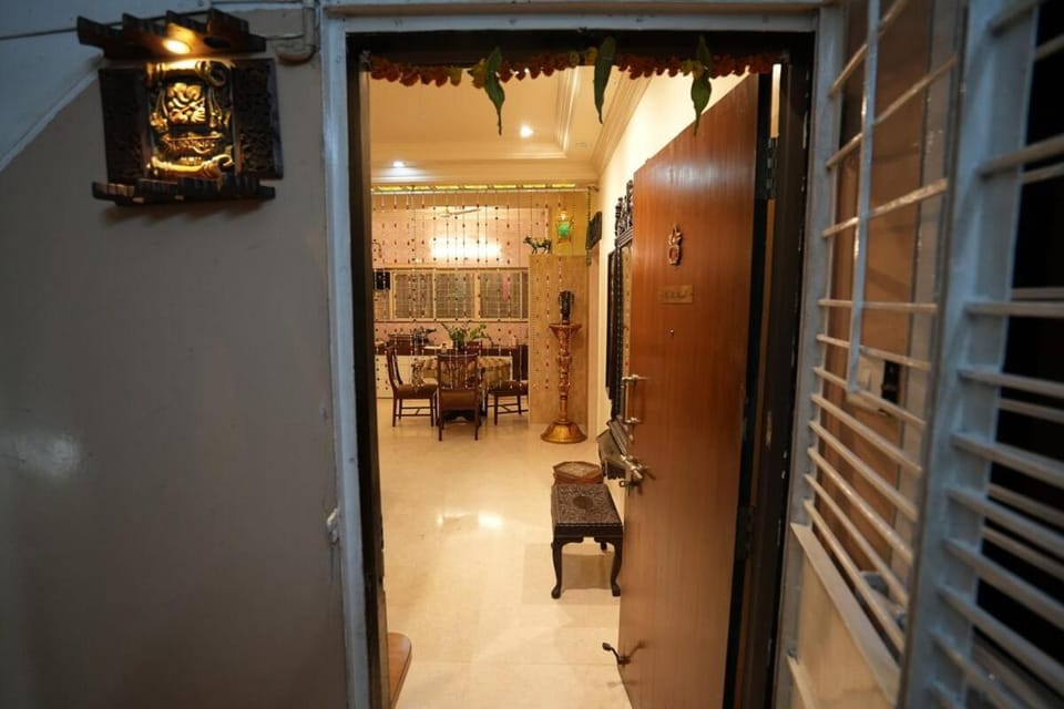 Sam's Apt- Majestic 3BHK, Prabhat Rd, Deccan Apartment in Pune