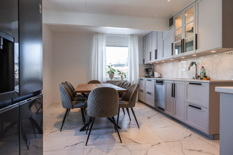 Kitchen or kitchenette, Dining area, dishwasher, oven, stove