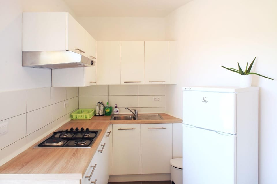 Kitchen or kitchenette, Kitchen or kitchenette