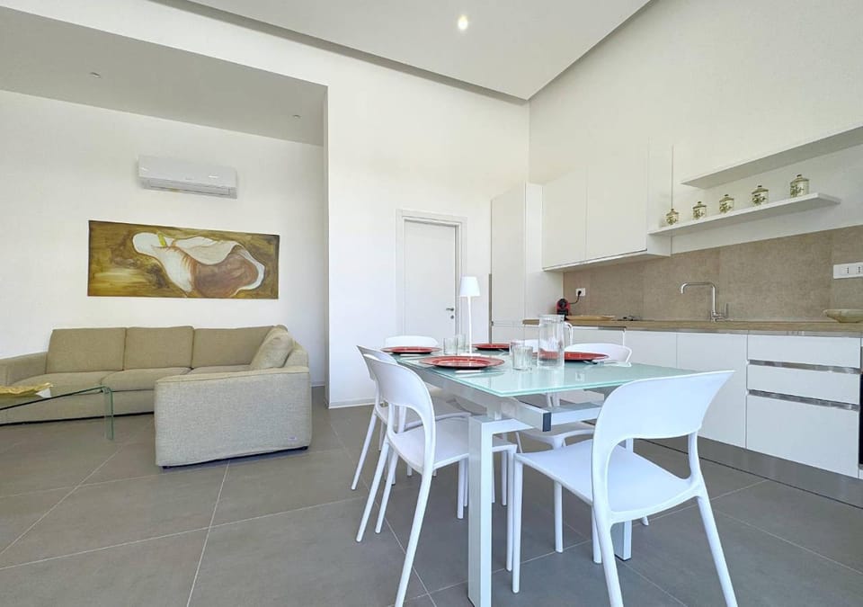 Kitchen or kitchenette, Living room, Seating area, Dining area, stove