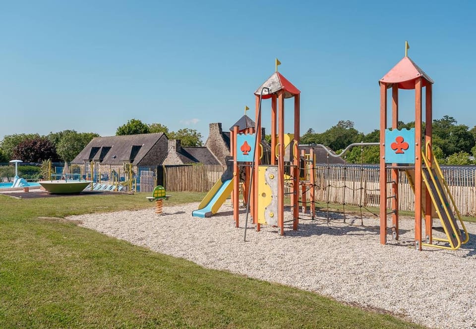 Mobil Home XXL 4 chambres - Camping La Hallerais Campground/ 
RV Resort in Brittany