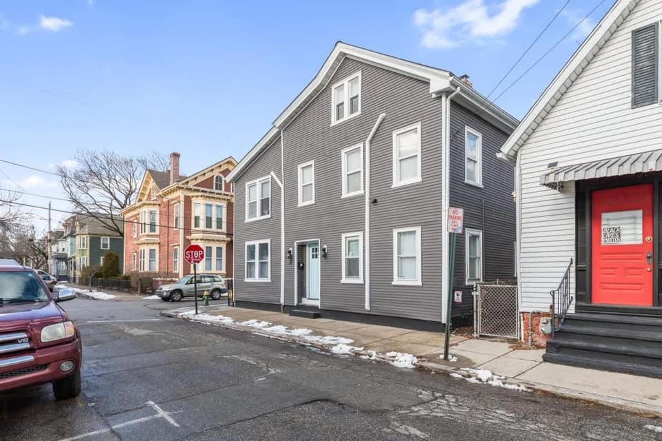 Property building, Day, Neighbourhood, Street view, Location