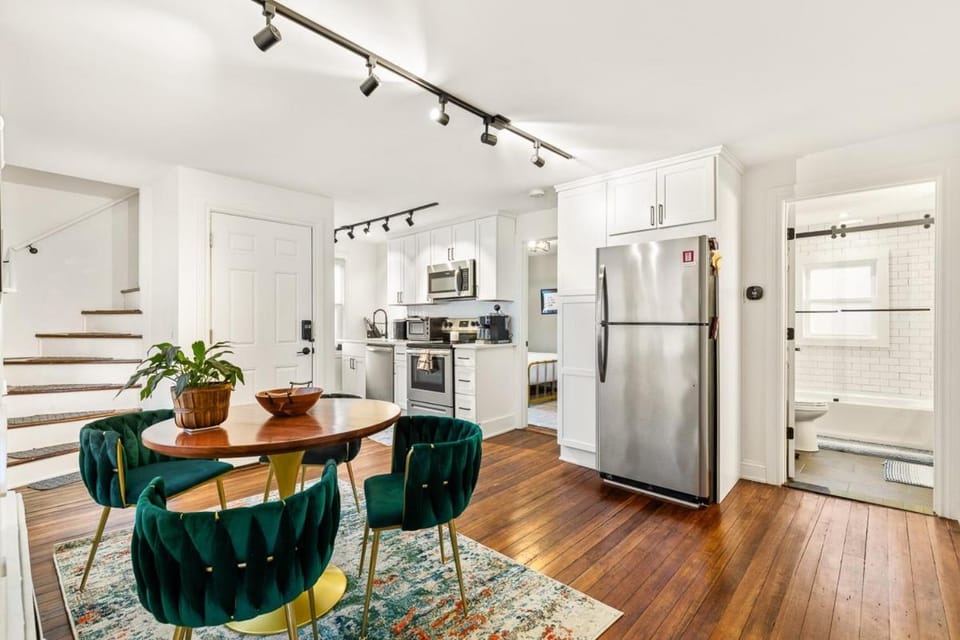 Kitchen or kitchenette, Dining area, dishwasher, oven, stove, toaster