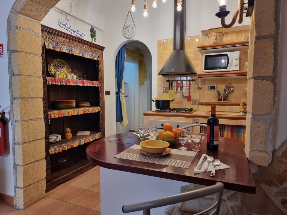 Kitchen or kitchenette, Dining area, stove