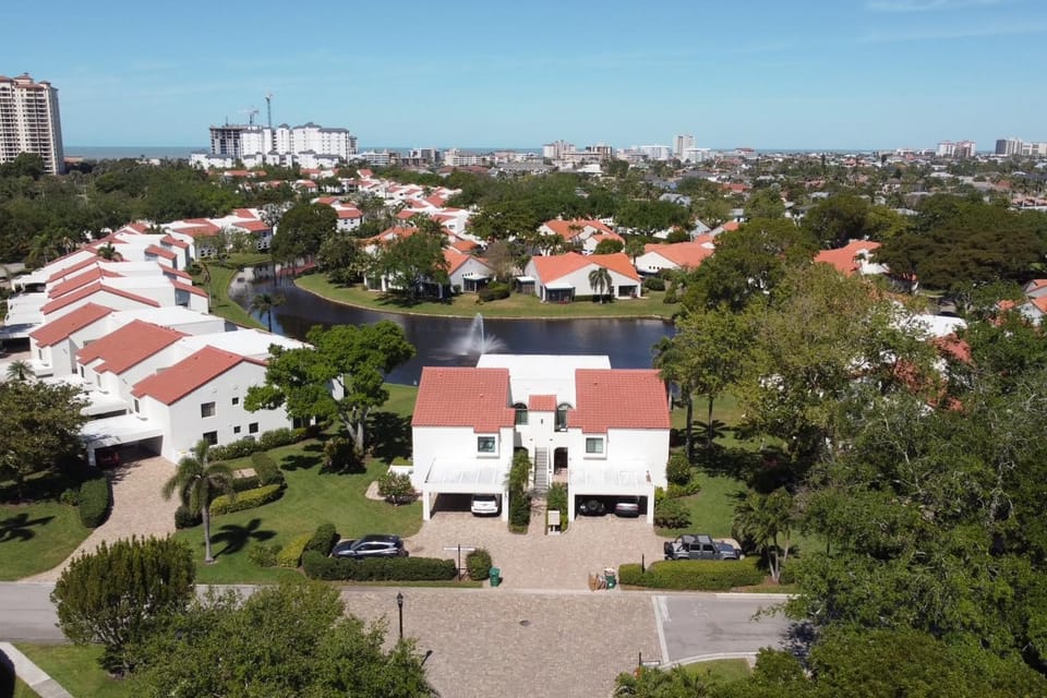 < 1 Mi to Beach! Top-Floor Naples Retreat w/ Pool House in Pelican Bay