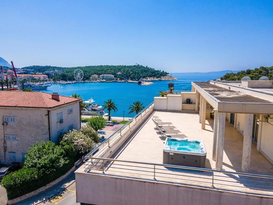 Apartment Residence - FIRST ROW SEA - Makarska Exklusiv Apartment in Makarska