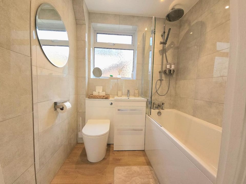 Shower, Toilet, Bathroom, Bath, towels