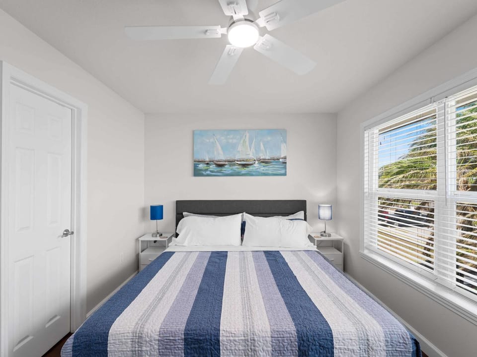 Tranquil Waterfront Retreat w Scenic Views-Heated Pool Apartment in North Port