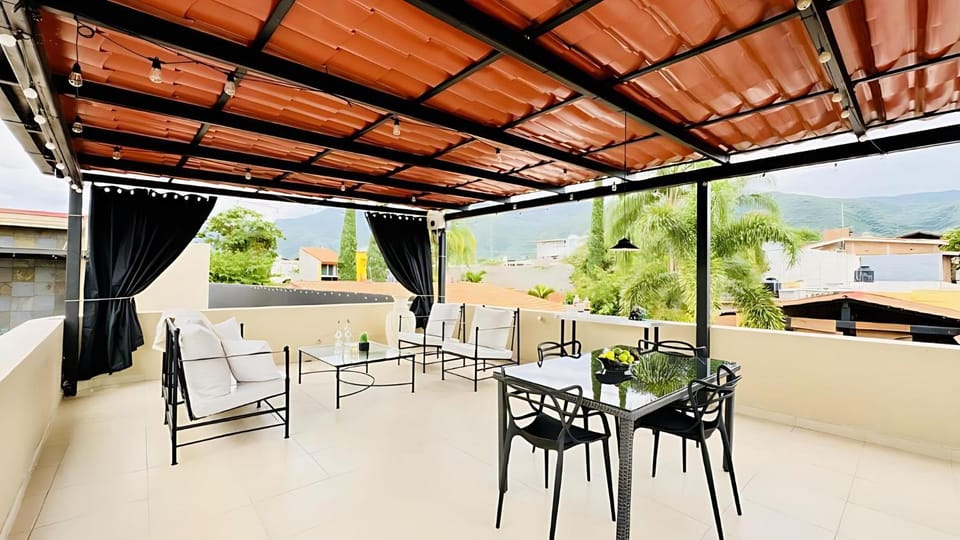 Communal lounge/ TV room, Balcony/Terrace