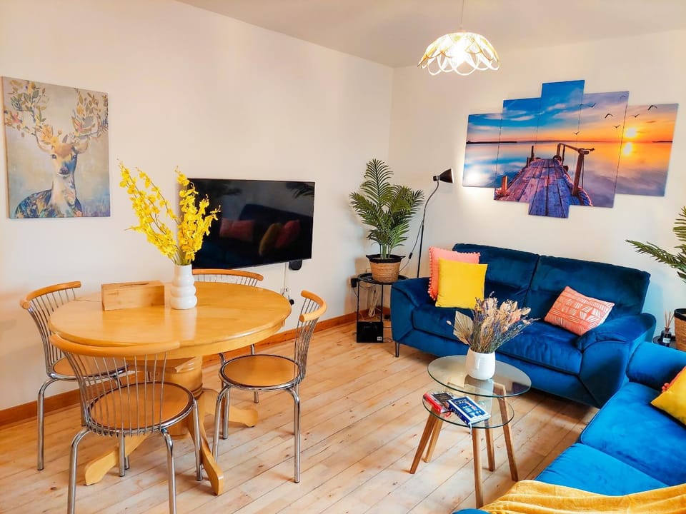 TV and multimedia, Living room, Dining area