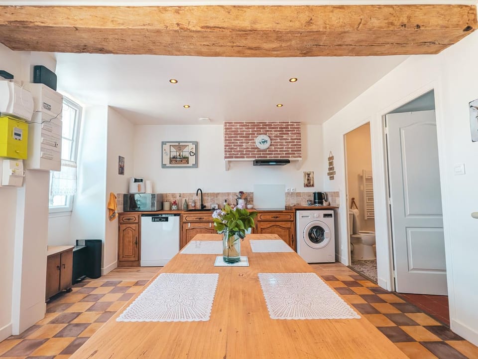 Kitchen or kitchenette, Living room, dishwasher, pet friendly, washing machine