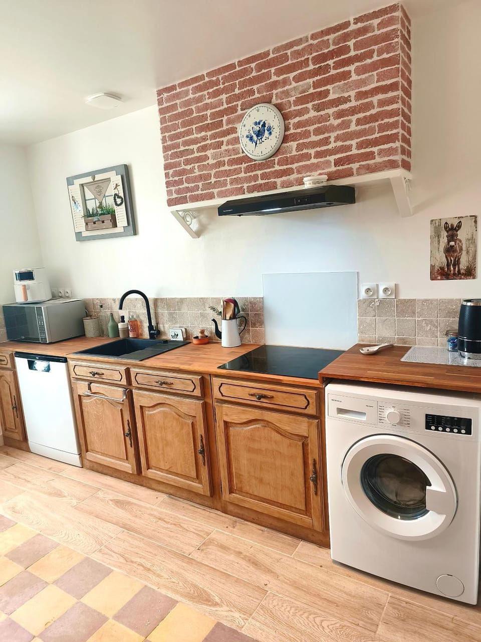 Coffee/tea facilities, Kitchen or kitchenette, dishwasher, pet friendly, stove, toaster, washing machine