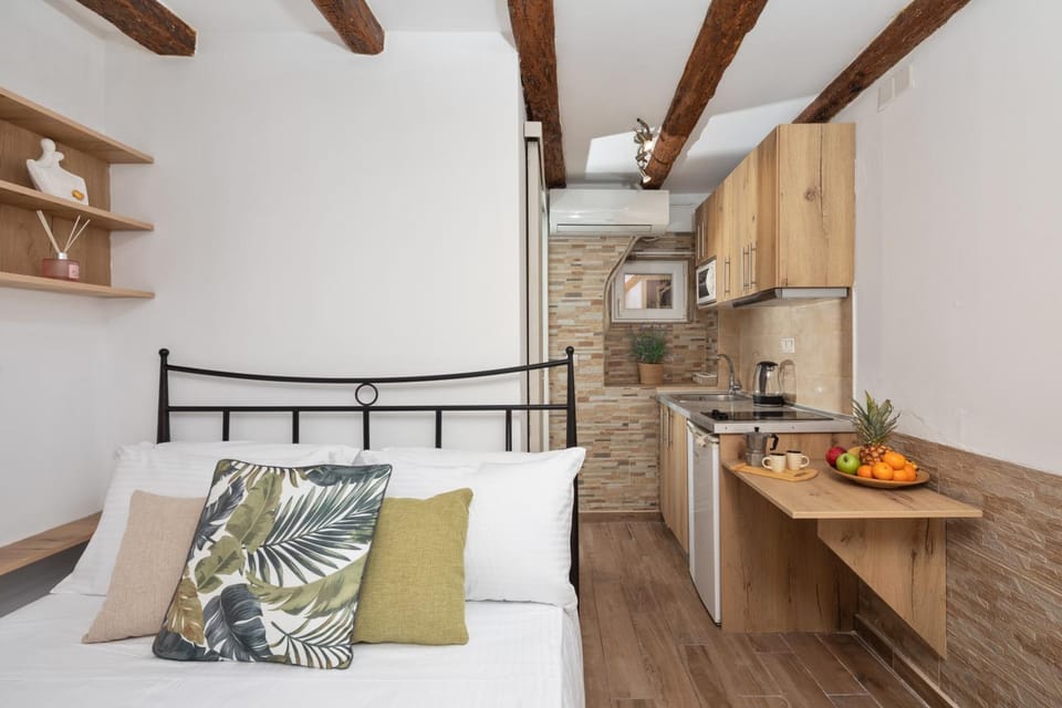 Kitchen or kitchenette, Photo of the whole room, Dining area, Bedroom, stove