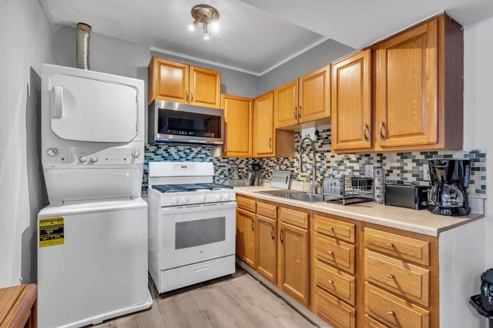 Next to Beach and Waterpark with Free Parking Apartment in Seaside Heights