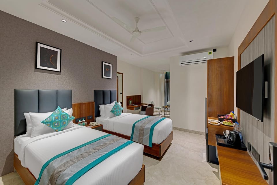 Bed, TV and multimedia, Photo of the whole room, Seating area, Bedroom, air conditioner
