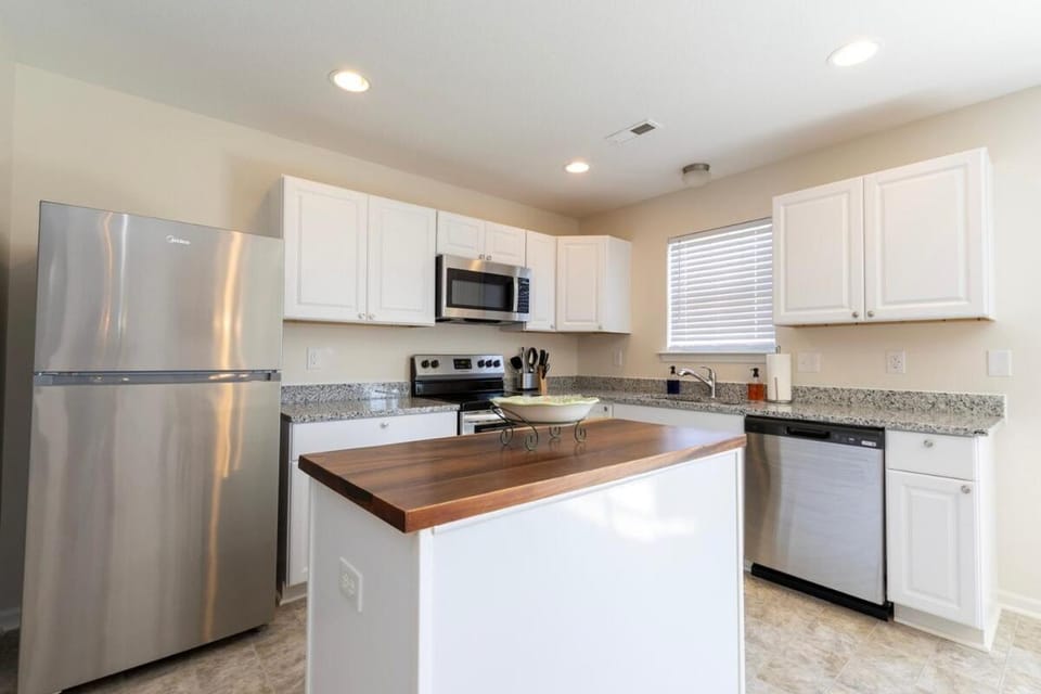 Kitchen or kitchenette, dishwasher, oven, pet friendly, stove