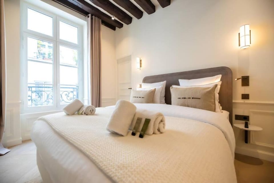 Luxury one bedroom flat near Le Louvre I Apartment in Paris