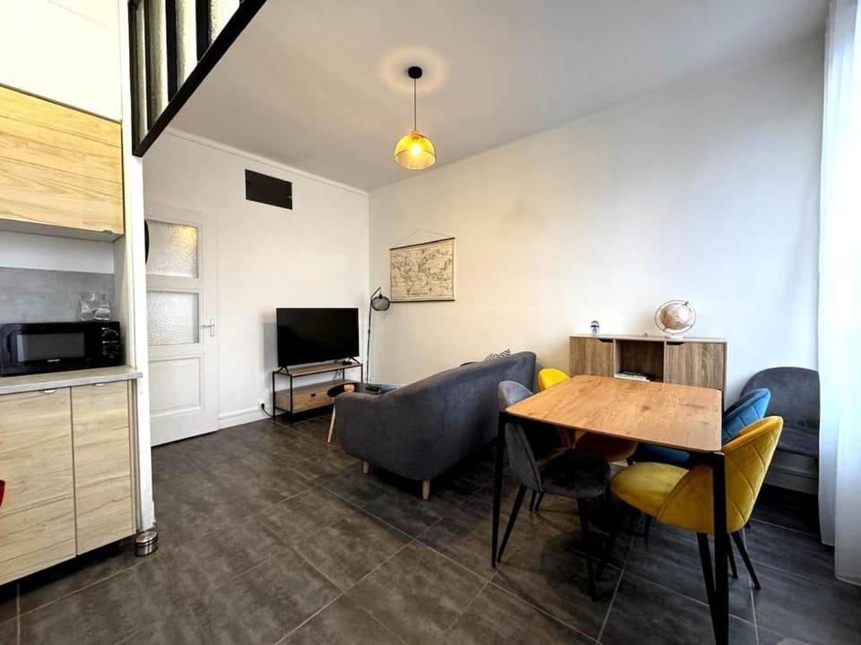 Appartement de 3 chambres, parking gratuit, proche métro Apartment in Lyon