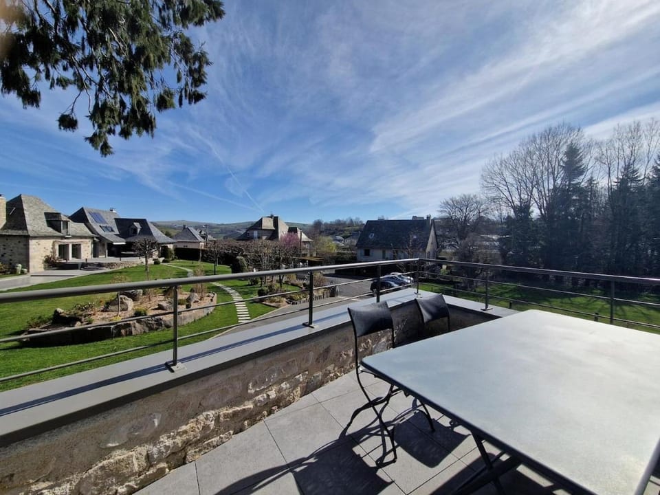 Loft de Layolette, Laguiole centre, calme House in Occitanie