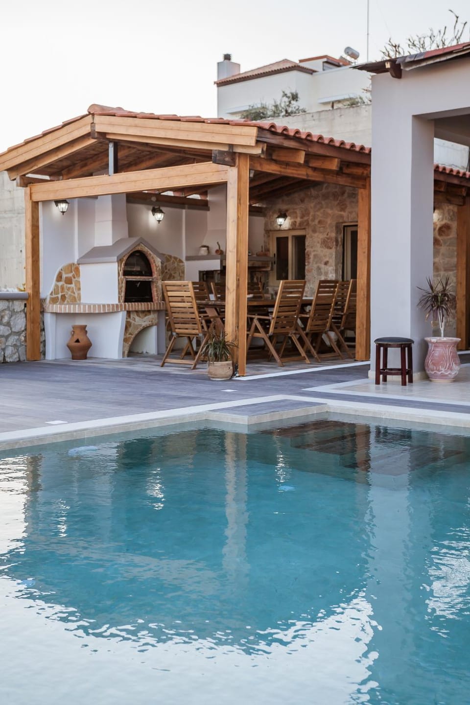 Property building, Patio, Day, BBQ facilities, Kitchen or kitchenette, Dining area, Pool view, Swimming pool, sunbed