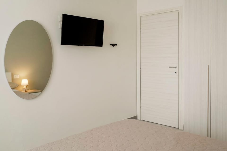 TV and multimedia, Bedroom, locker