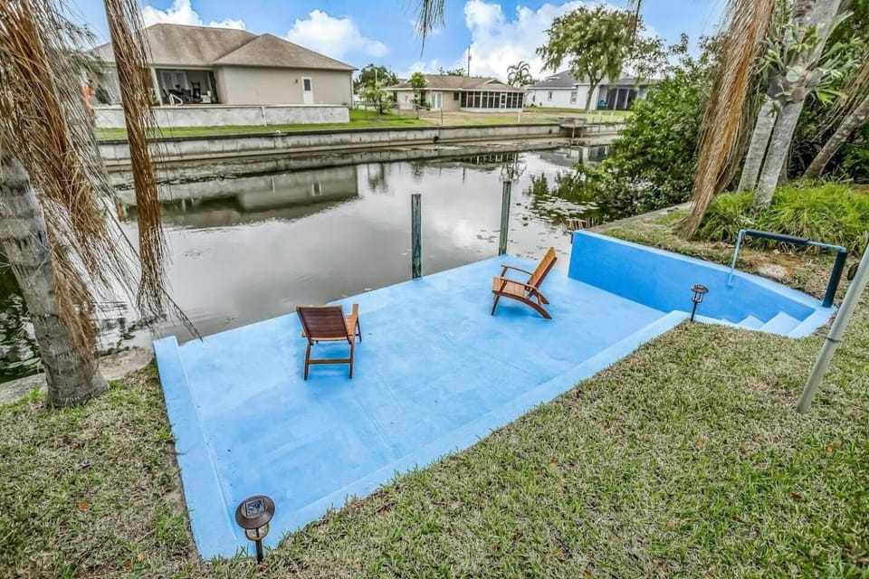 Fresh Water Canal, Pet Friendly & Bikes - Coral Cove Villa - Roelens Vacations House in Cape Coral
