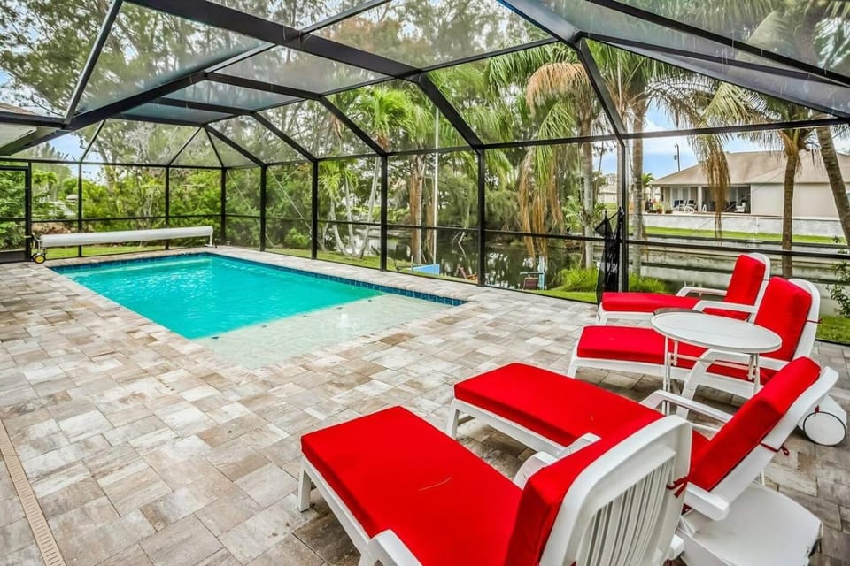 Fresh Water Canal, Pet Friendly & Bikes - Coral Cove Villa - Roelens Vacations House in Cape Coral