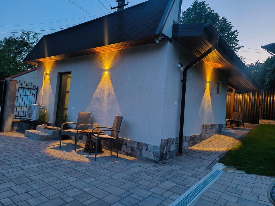 Property building, Day, Dining area