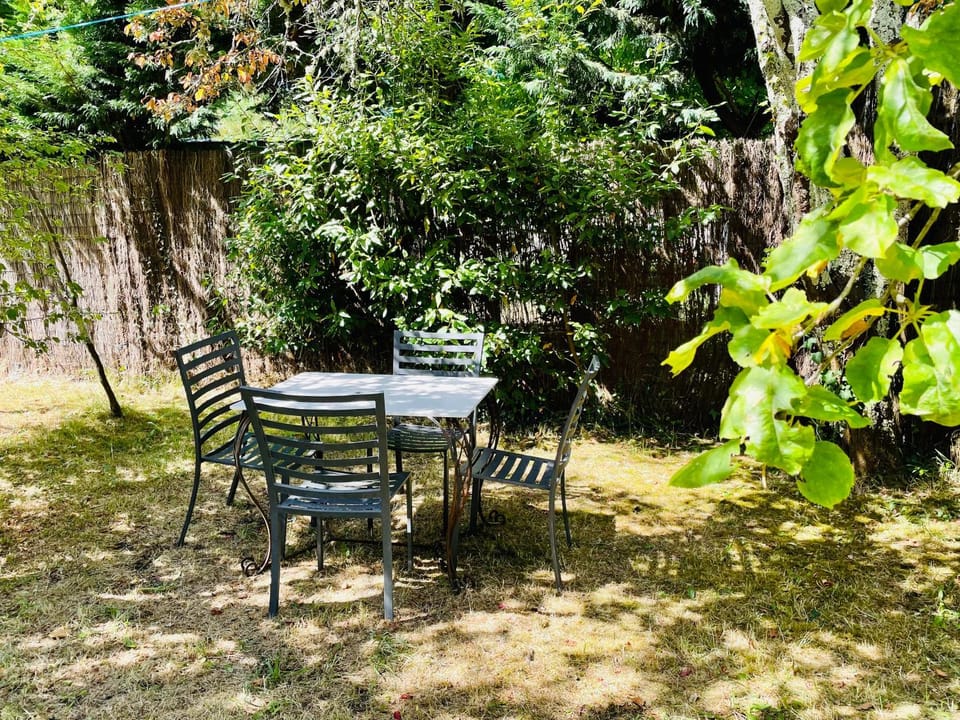 Garden, Dining area