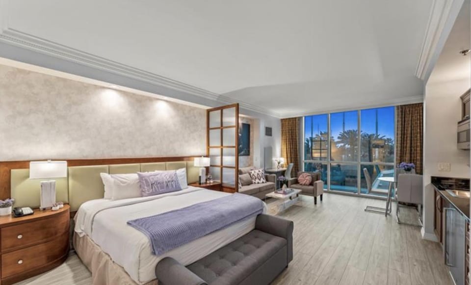 Bed, Living room, Seating area, Dining area