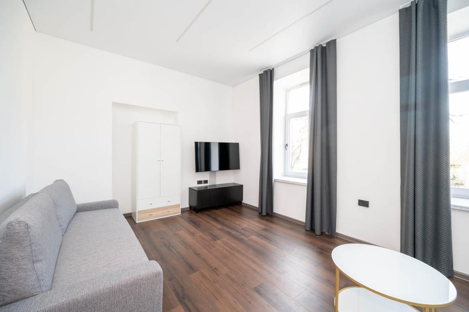 Communal lounge/ TV room, TV and multimedia, Living room, Seating area, Evening entertainment