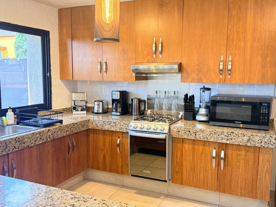 microwave, oven, kitchen