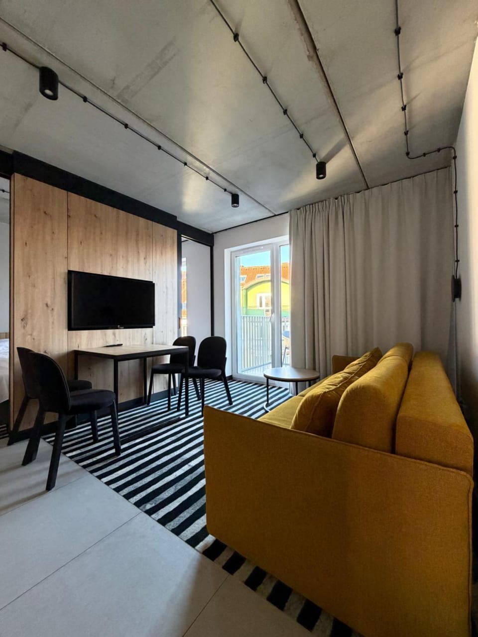 Communal lounge/ TV room, TV and multimedia, Living room, Seating area, Evening entertainment