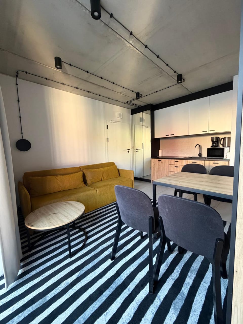 Kitchen or kitchenette, Living room, Seating area, Dining area