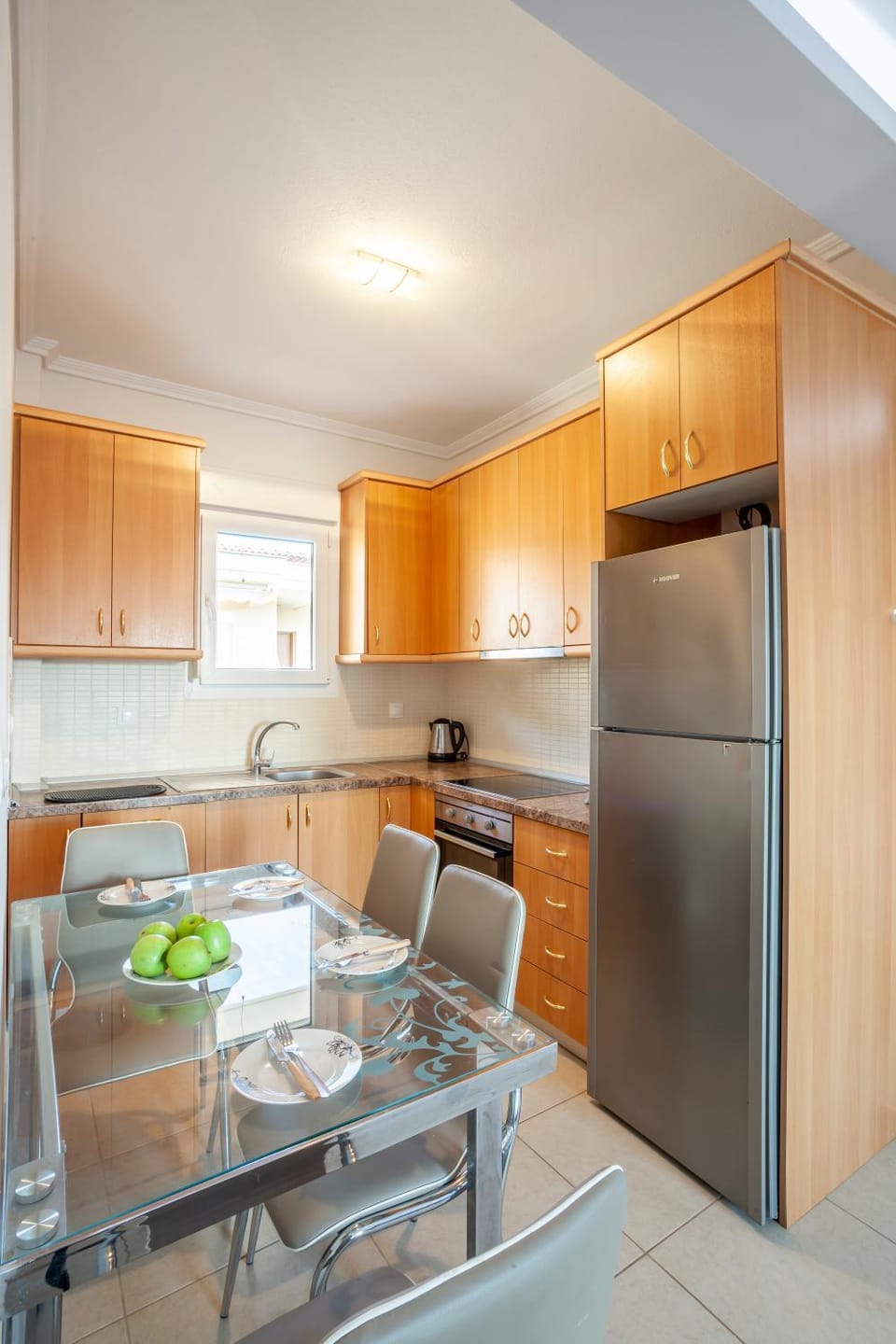 Kitchen or kitchenette, Dining area, stove