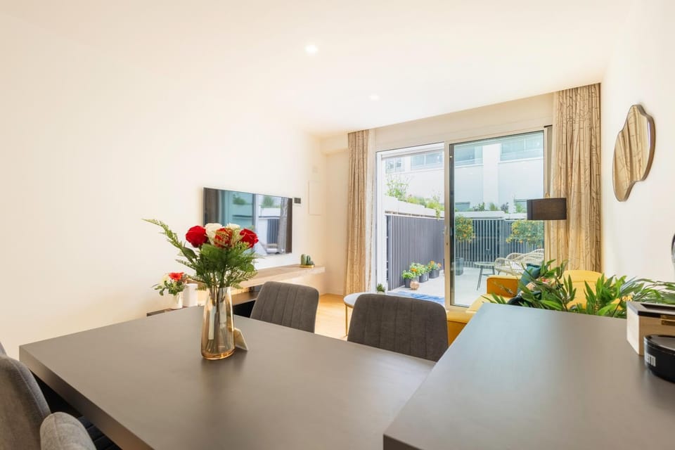 Communal lounge/ TV room, TV and multimedia, Living room, Dining area, Evening entertainment