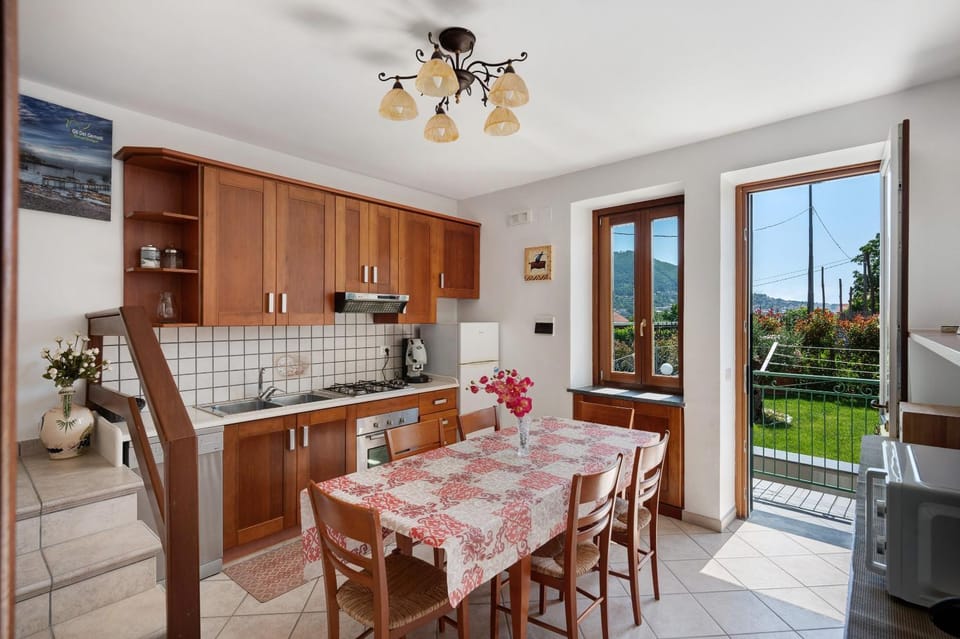 Property building, Kitchen or kitchenette, Living room