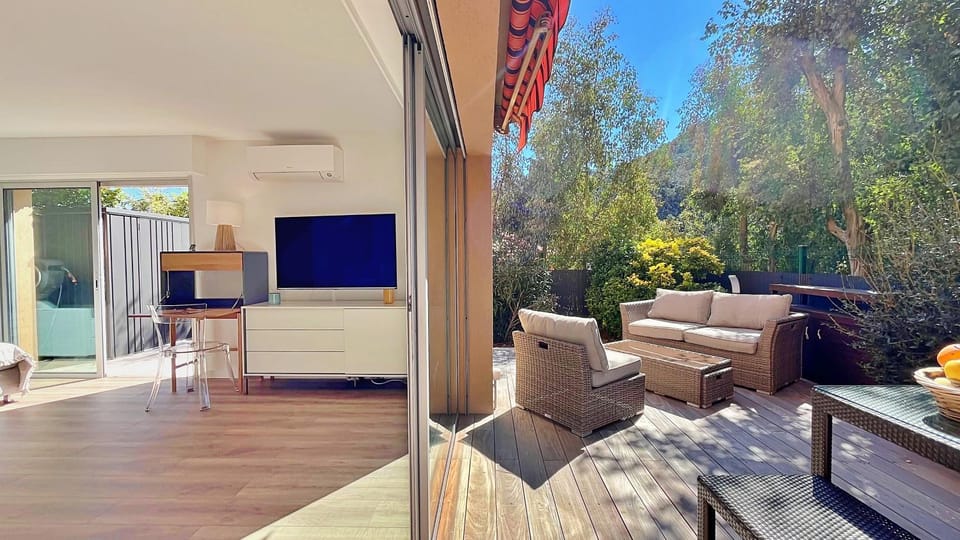 Patio, Seating area