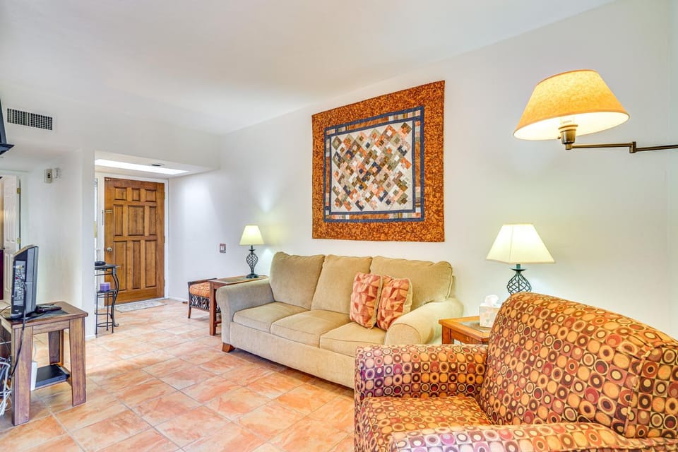 Close to Golf: Mtn-View Townhome in Green Valley House in Green Valley