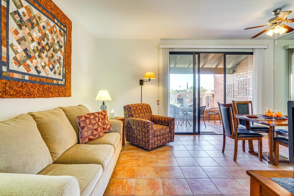 Close to Golf: Mtn-View Townhome in Green Valley House in Green Valley