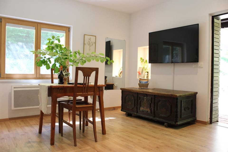 TV and multimedia, Living room, Dining area