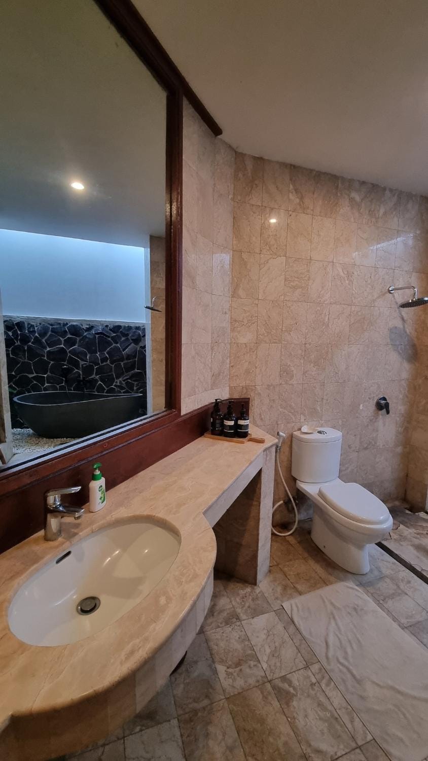 2 Minutes Walk to the Beach 3BR Beach Villa Villa in North Kuta