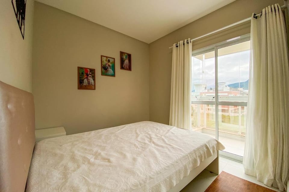 Espaçoso Apt com 3 Quartos na Praia de Palmas 0322 Apartment in Florianopolis