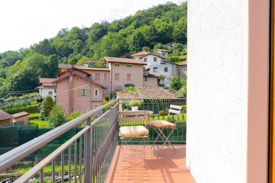 COMO LAKE VIEW Jasmin's Family House Apartment in Province of Lecco
