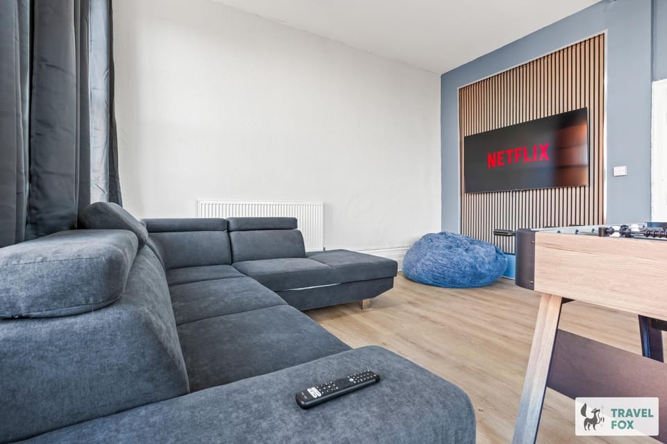 TV and multimedia, Living room, Seating area