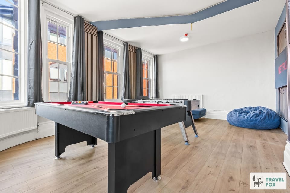 Billiard, Game Room, Living room